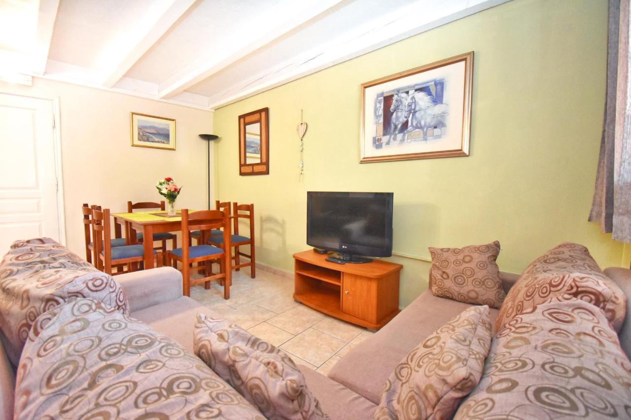 Mike'S Apartments อากิออส กอร์ดิออส ภายนอก รูปภาพ